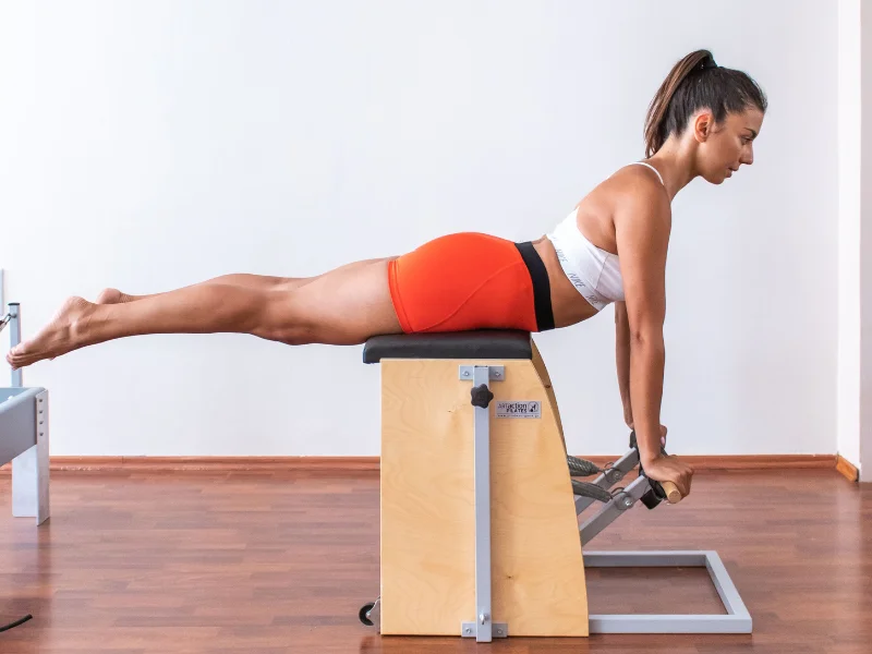 Aula de Mat Pilates com acessórios